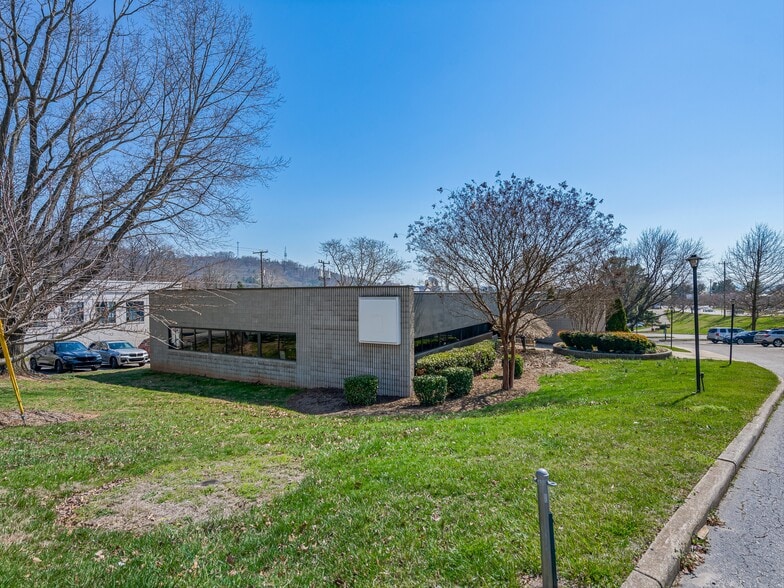 86 Asheland Ave, Asheville, NC for lease - Building Photo - Image 3 of 45