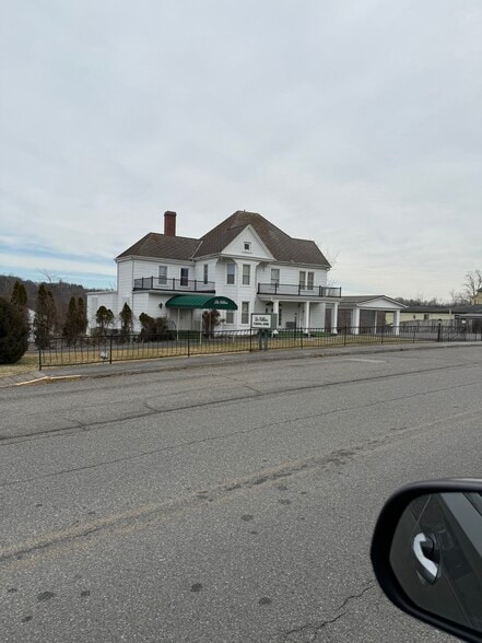 1200 Grove Ave, Radford, VA for sale - Building Photo - Image 3 of 21