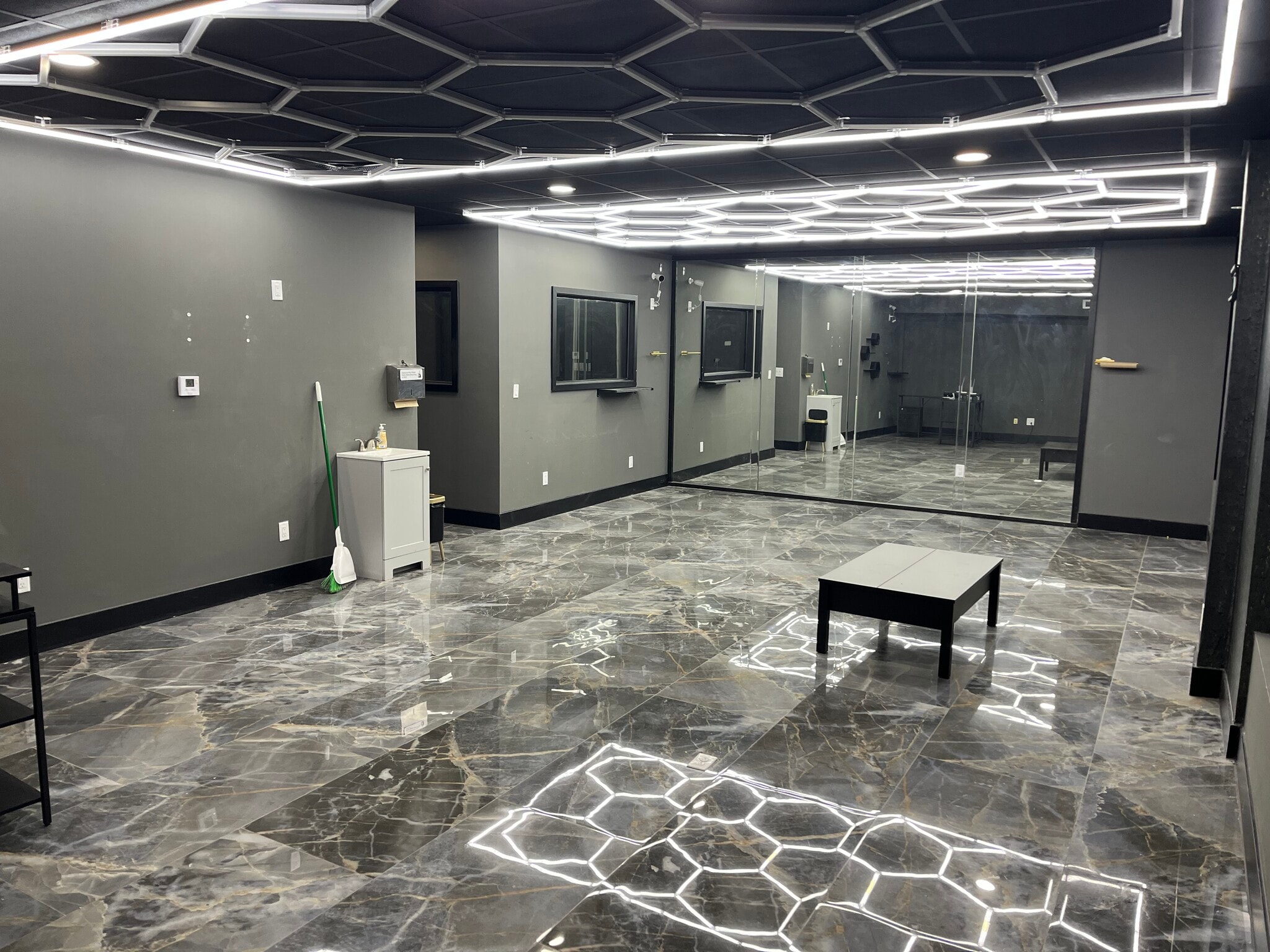 1586 E Commercial Blvd, Fort Lauderdale, FL for sale Lobby- Image 1 of 6