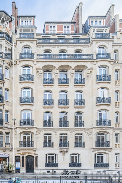 105 Rue Jouffroy D'Abbans, Paris for lease - Building Photo - Image 3 of 4