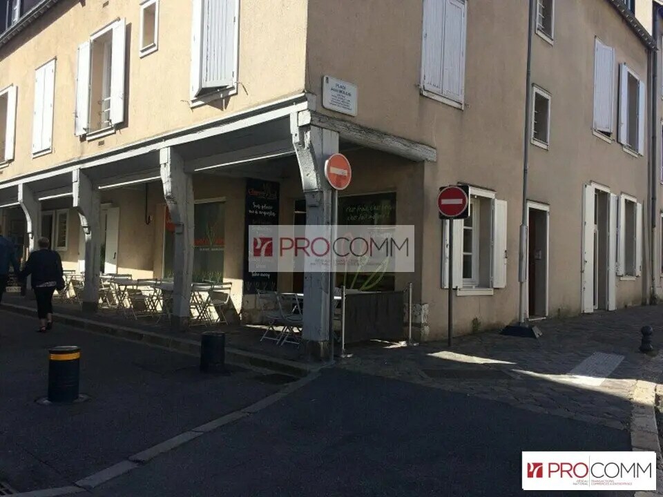 Retail in Chartres for lease Building Photo- Image 1 of 7