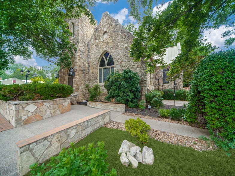 331 Fifth St, Comfort, TX for sale - Building Photo - Image 1 of 23