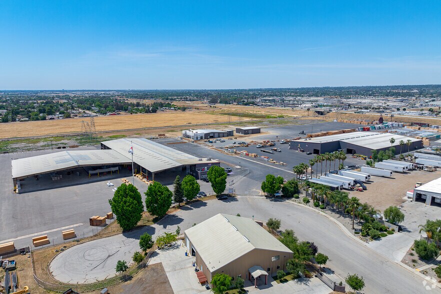 7548 Dimiller Dr, Bakersfield, CA for sale - Primary Photo - Image 1 of 19