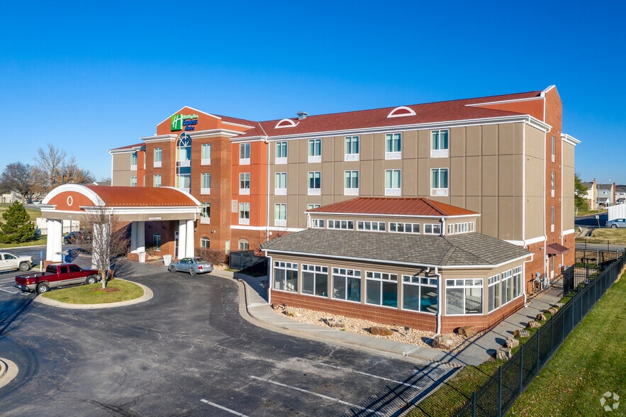 12801 S 71 Hwy, Grandview, MO for sale - Primary Photo - Image 1 of 13