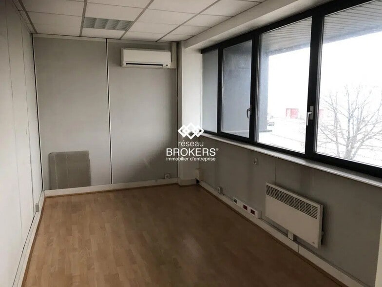 Office in Grenoble for sale - Interior Photo - Image 3 of 5