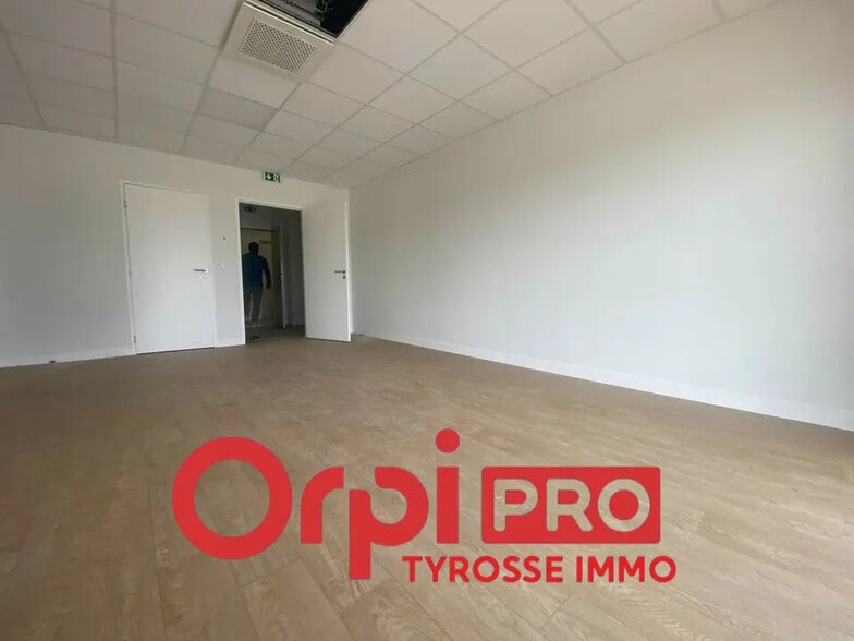 Office in Angresse for sale - Interior Photo - Image 2 of 4