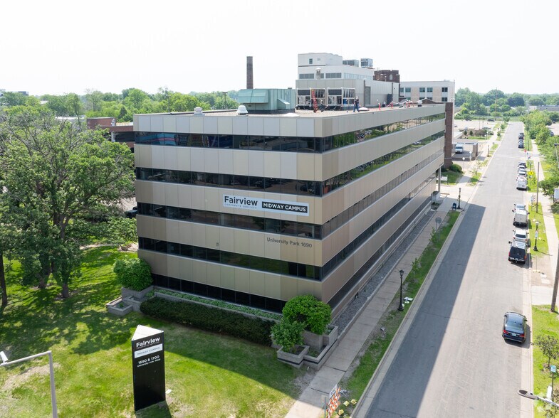 1690 W University Ave, Saint Paul, MN for sale - Primary Photo - Image 1 of 1