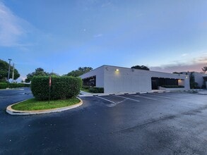 2841 W Cypress Creek Rd, Fort Lauderdale, FL for lease Interior Photo- Image 2 of 18