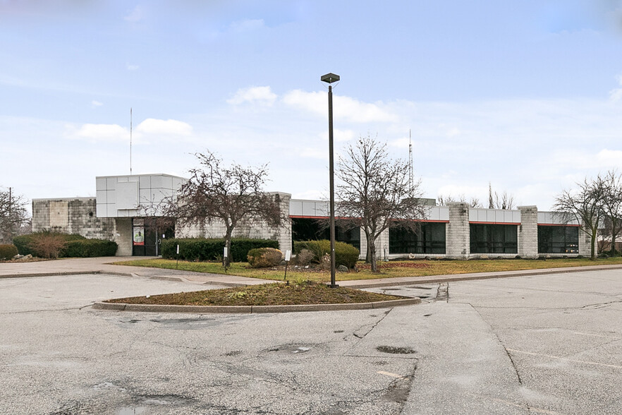 3909 Grand Marais Rd, Windsor, ON for lease - Building Photo - Image 1 of 45