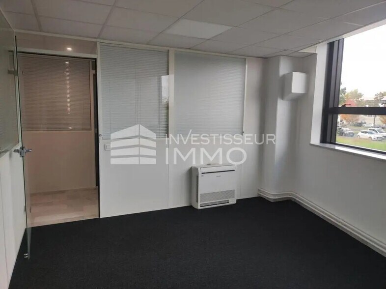 Office in Champigny-sur-Marne for lease - Interior Photo - Image 3 of 3
