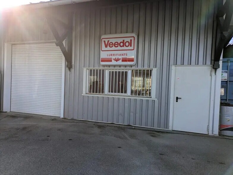 Flex in Saint-Jeoire-Prieuré for lease - Building Photo - Image 1 of 6