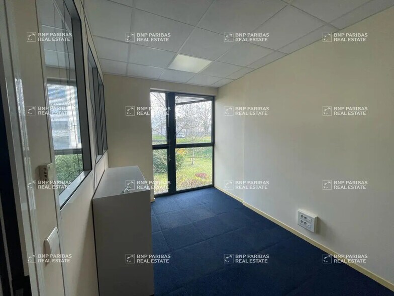 Office in Tours for lease - Interior Photo - Image 3 of 6