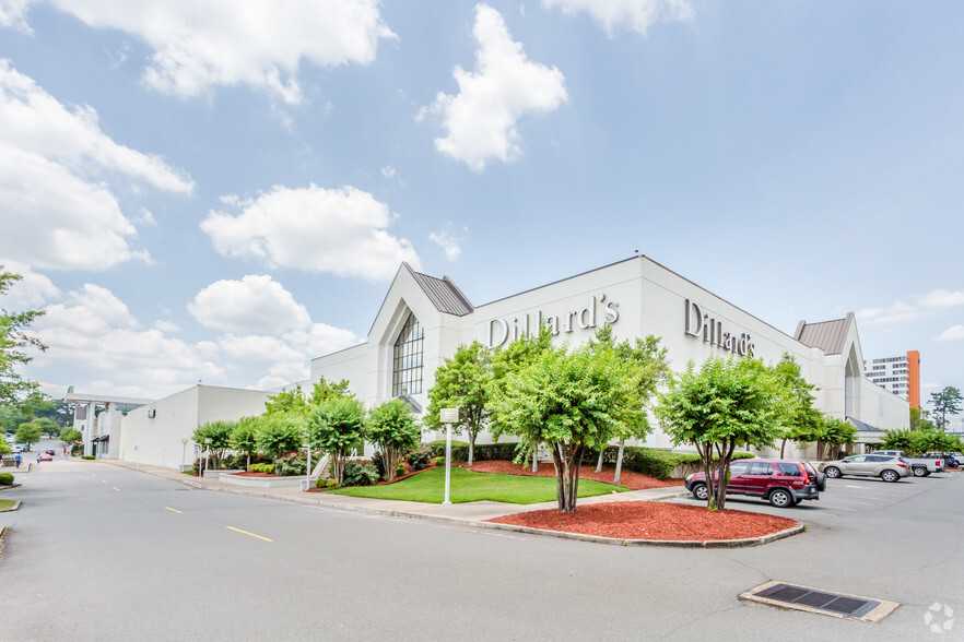 6000 W Markham St, Little Rock, AR for lease - Primary Photo - Image 1 of 8