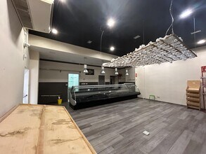 Retail in Vilanova i la Geltrú, Barcelona for lease Interior Photo- Image 2 of 6