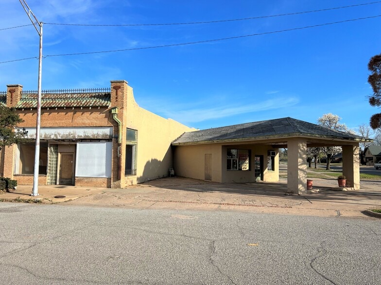 123 E Grand Ave, Frederick, OK for sale - Building Photo - Image 1 of 14