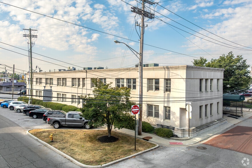 720 E Broad St, Columbus, OH for lease - Building Photo - Image 3 of 17