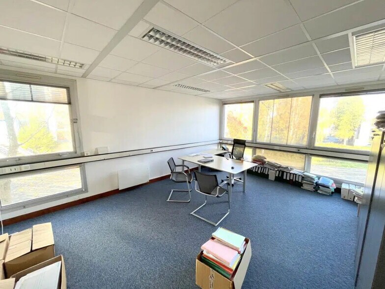 Office in Saint-Germain-en-Laye for sale - Interior Photo - Image 2 of 6
