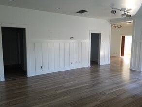 2212 Queen Anne Ave N, Seattle, WA for lease Interior Photo- Image 2 of 4