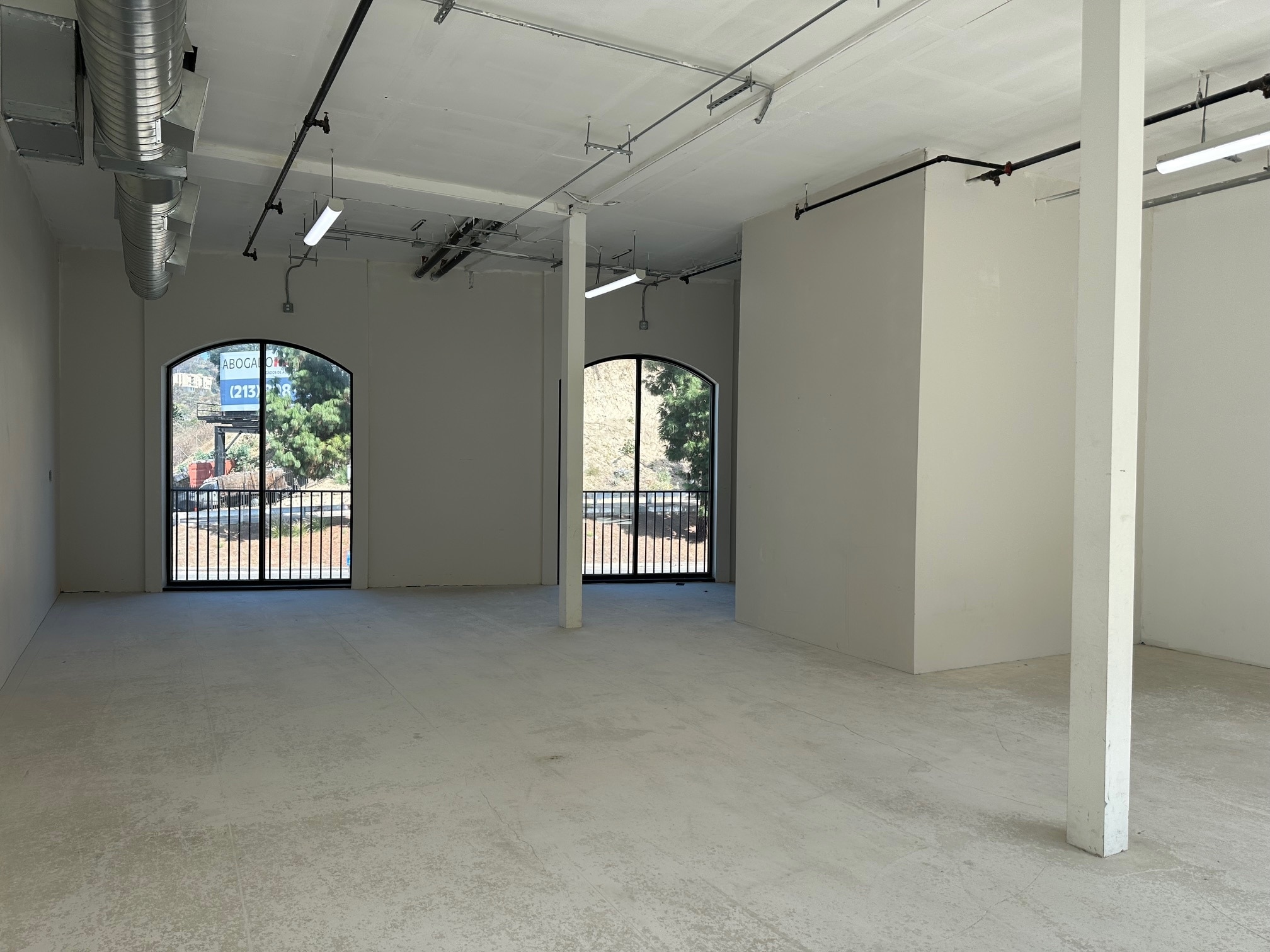 4671-4681 Huntington Dr S, Los Angeles, CA for lease Interior Photo- Image 1 of 4