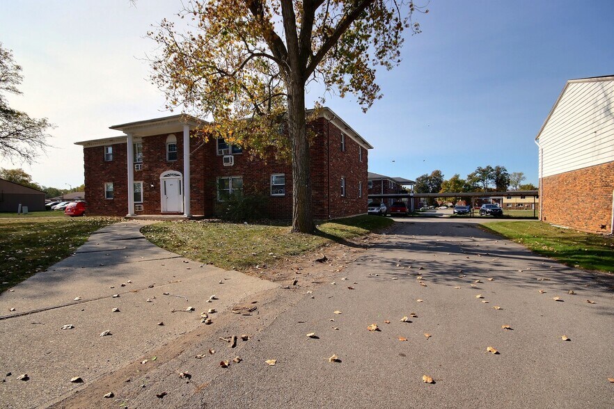 63016305 Reed Rd, Fort Wayne, IN 46835 Multifamily for Sale