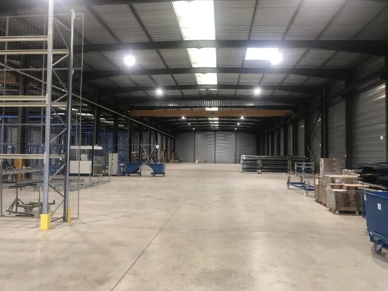 Office in Carbon-Blanc for lease - Building Photo - Image 1 of 12