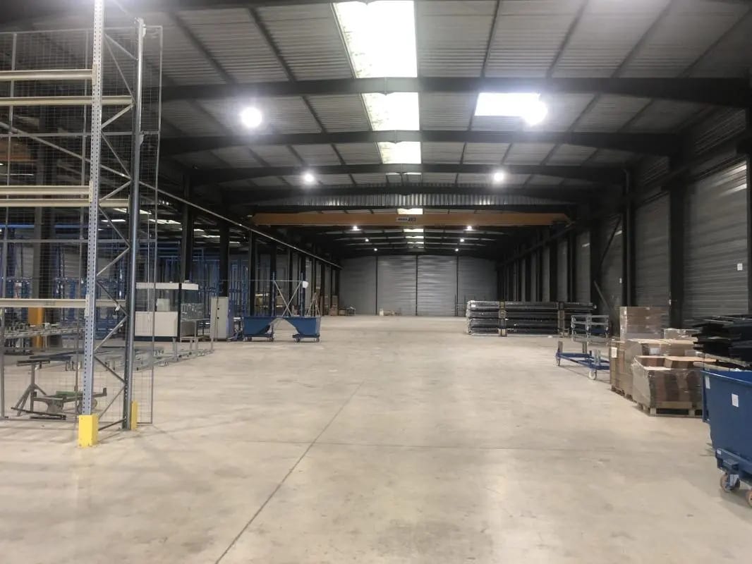 Office in Carbon-Blanc for lease Building Photo- Image 1 of 13