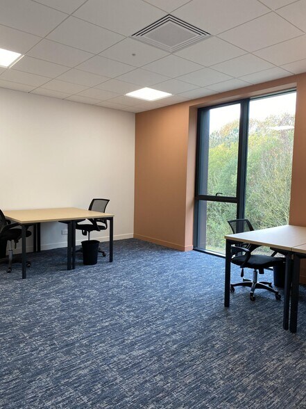 2 Rue Des Buttes, Cesson-Sévigné for lease - Interior Photo - Image 1 of 7