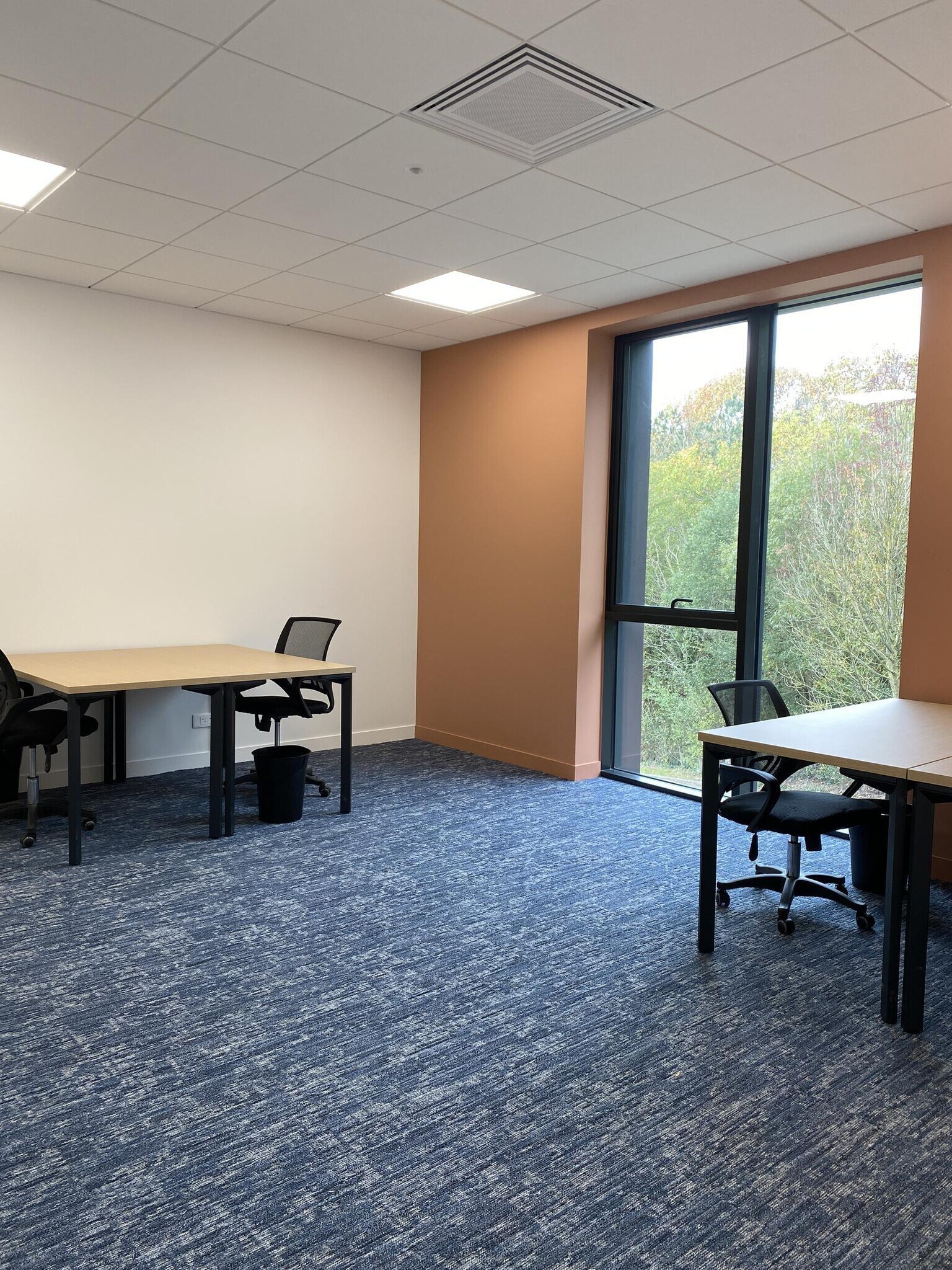 2 Rue Des Buttes, Cesson-Sévigné for lease Interior Photo- Image 1 of 8