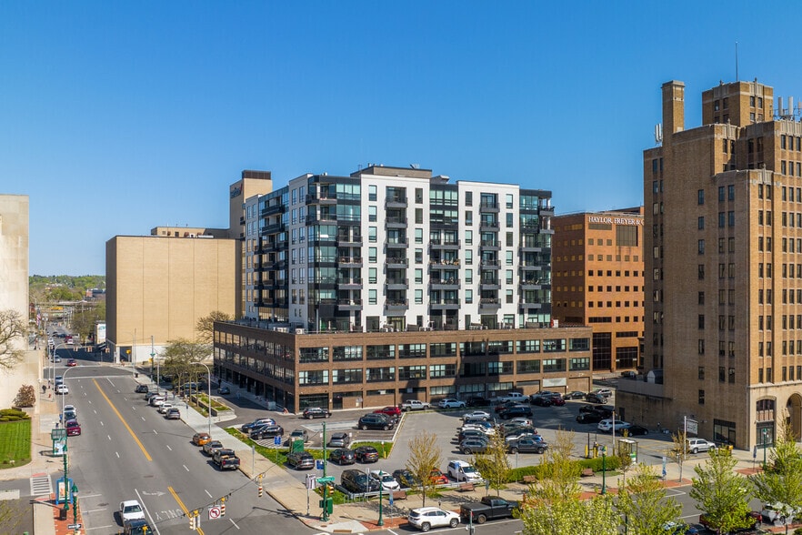 300 E Washington St, Syracuse, NY for lease - Building Photo - Image 3 of 13