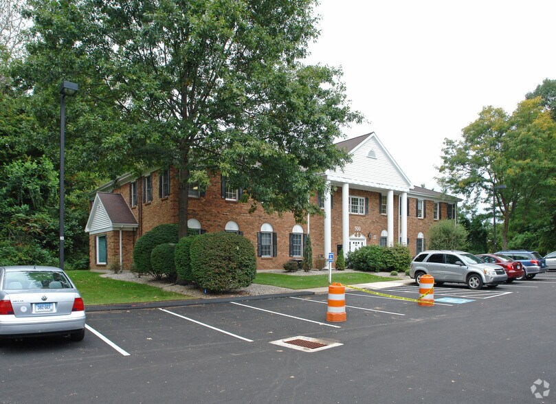 35 Cold Spring Rd, Rocky Hill, CT for sale - Primary Photo - Image 1 of 1