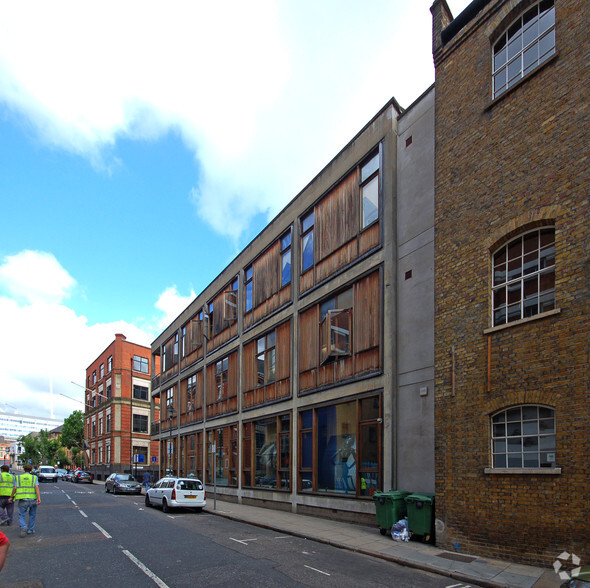 20-21 Queen Elizabeth St, London for lease - Building Photo - Image 2 of 14