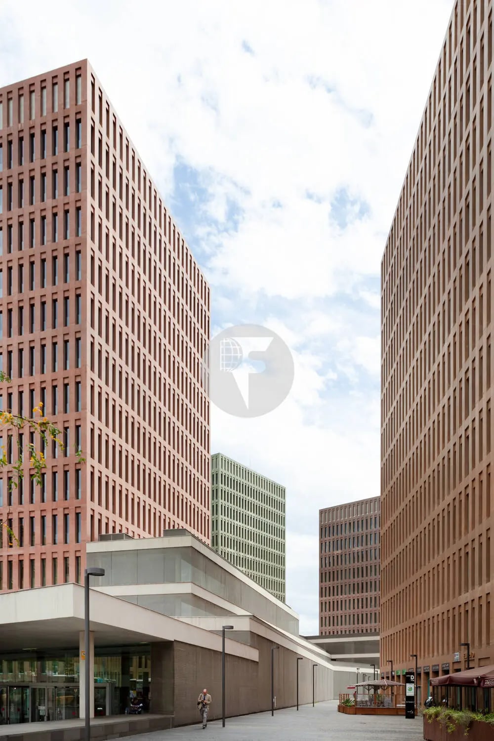 Avinguda del Carrilet, L'Hospitalet de Llobregat, Barcelona for lease Building Photo- Image 1 of 11