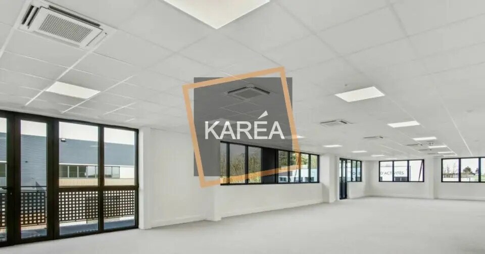 Flex in Chalifert for lease - Interior Photo - Image 3 of 5