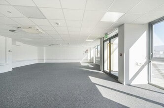 Dolphin Rd W, Sunbury On Thames for lease Interior Photo- Image 2 of 5