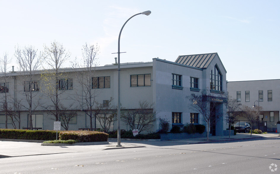 541 Jefferson Ave, Redwood City, CA for lease - Building Photo - Image 2 of 3