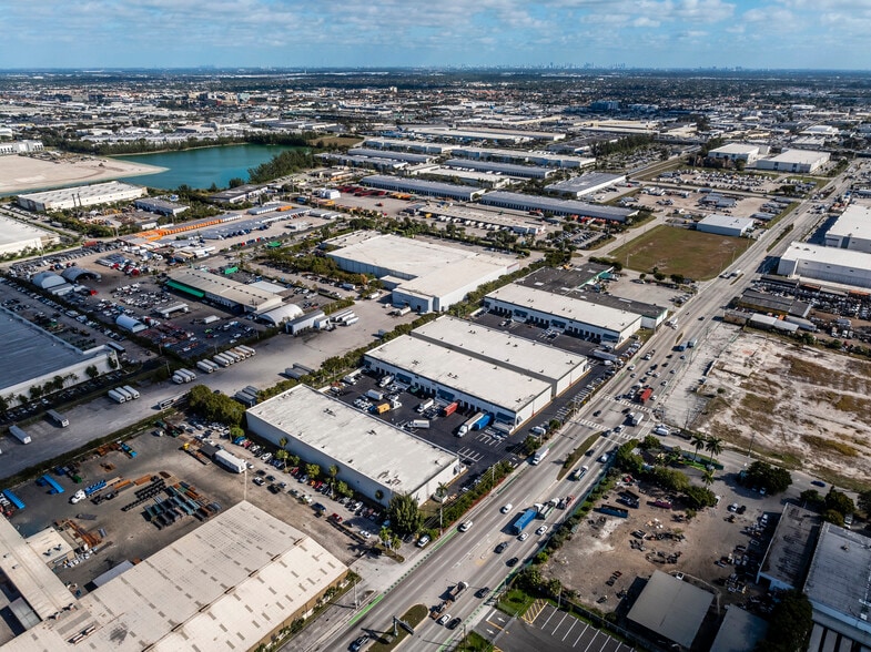 8405-8435 NW 74th St, Medley, FL for lease - Primary Photo - Image 1 of 1