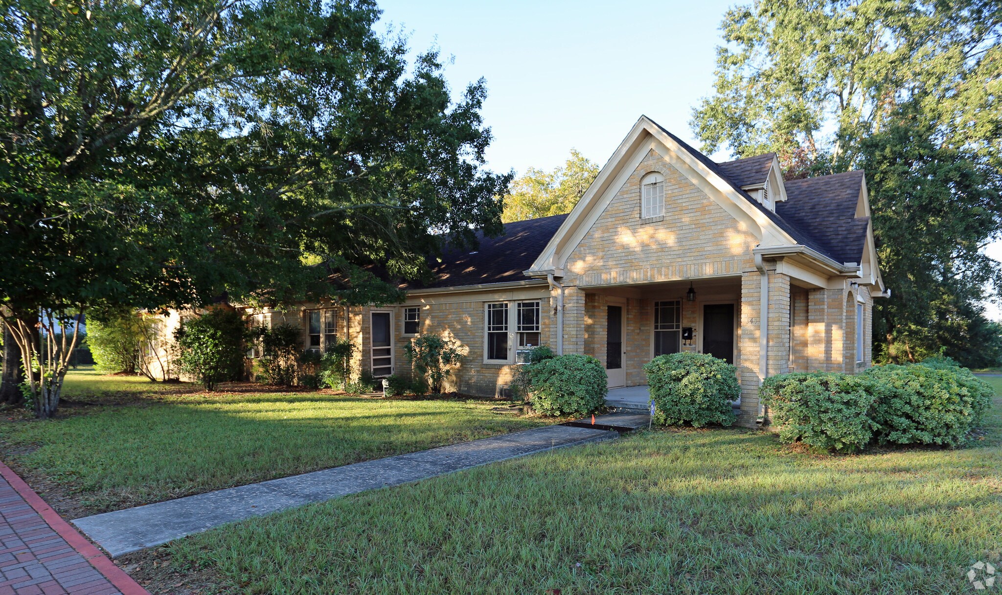 141 N San Jacinto St, Conroe, TX for sale Primary Photo- Image 1 of 1