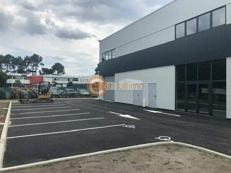 Flex in Gradignan for lease - Building Photo - Image 2 of 13