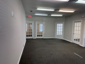 1015 Tyrone Rd, Tyrone, GA for lease Building Photo- Image 2 of 8