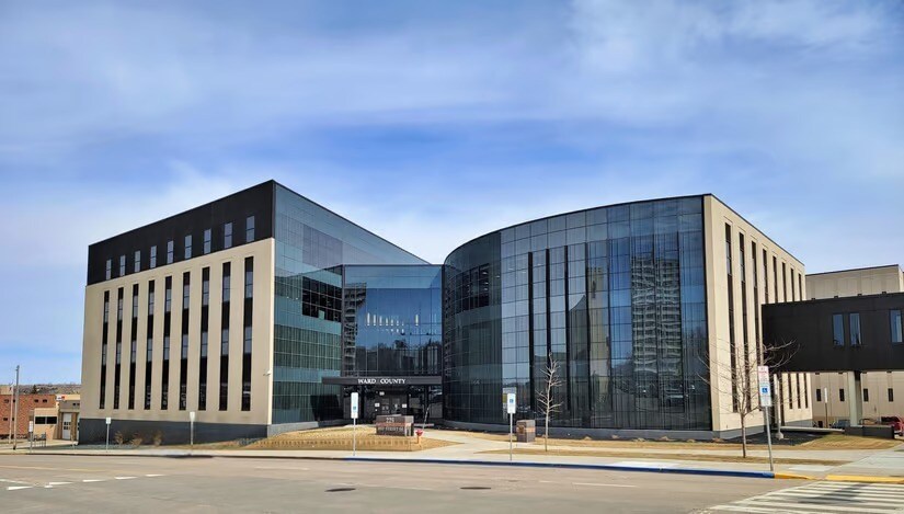 225 3rd St SE, Minot, ND for lease Building Photo- Image 1 of 18