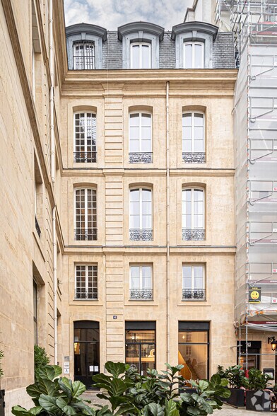 4 Place De Valois, Paris for lease - Building Photo - Image 2 of 8