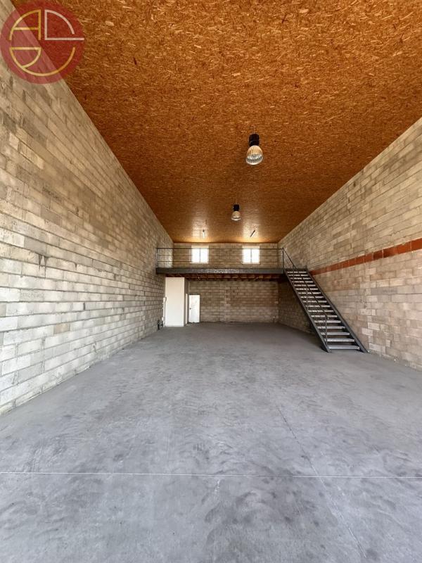 Industrial in Noé for lease Interior Photo- Image 1 of 6