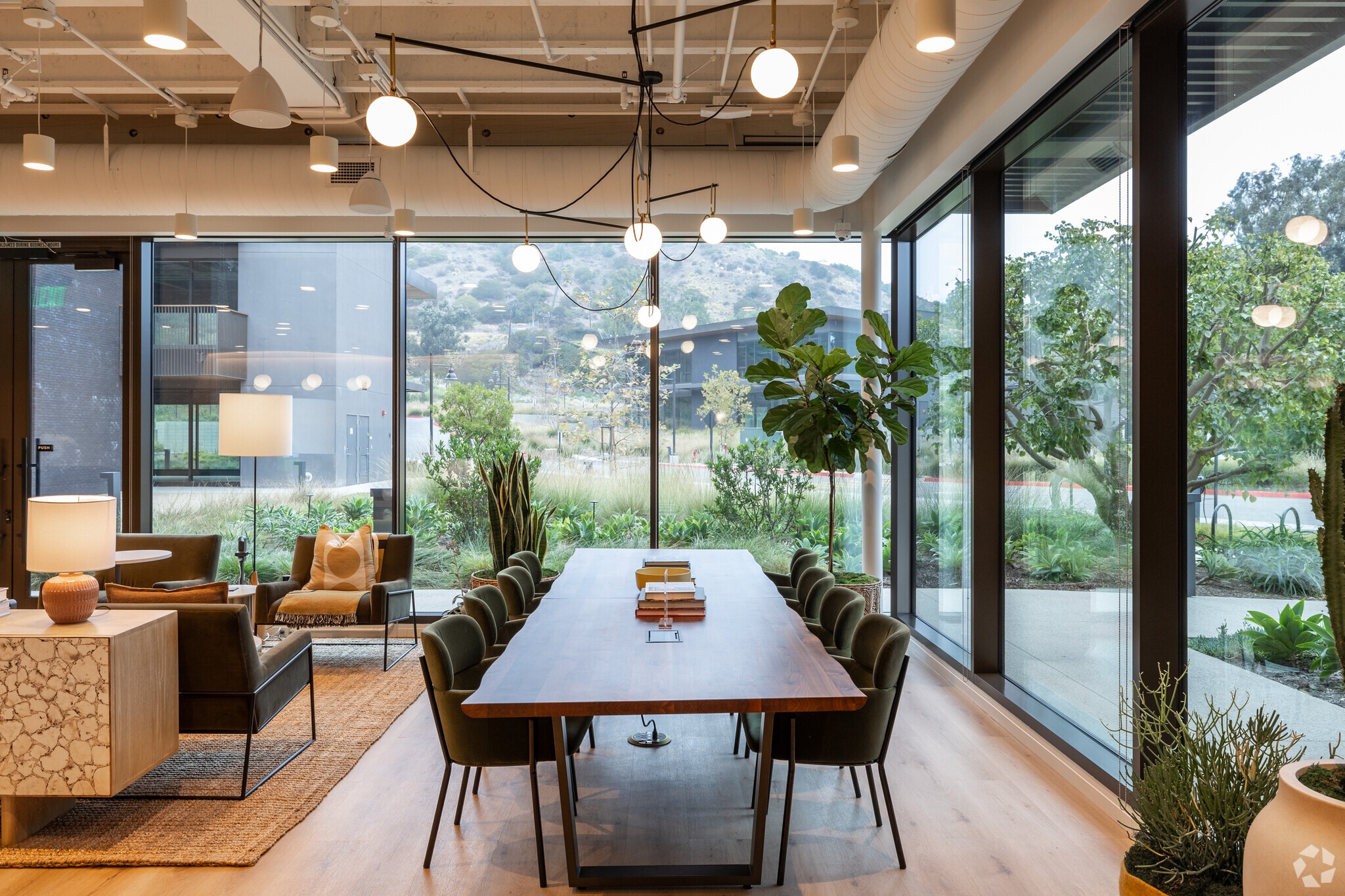 23465 Civic Center Way, Malibu, CA for lease Interior Photo- Image 1 of 11