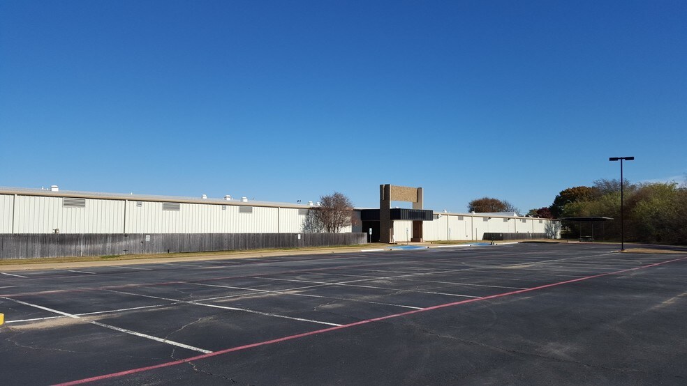 2090 McGee Ln, Lewisville, TX for sale - Primary Photo - Image 1 of 1