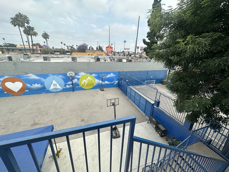 1731 W Martin Luther King Jr Blvd, Los Angeles, CA for lease - Building Photo - Image 2 of 10