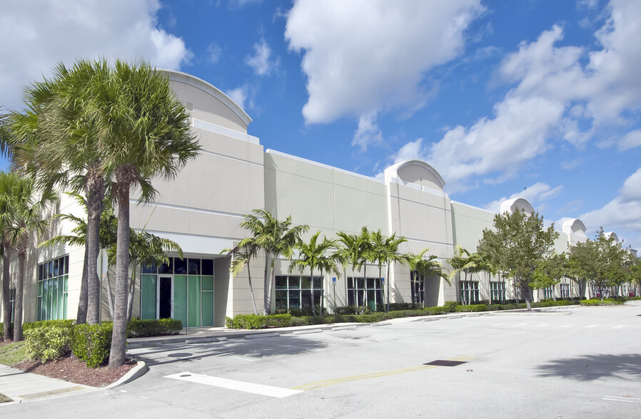 2100 SW 2nd St, Pompano Beach, FL for lease - Building Photo - Image 3 of 13