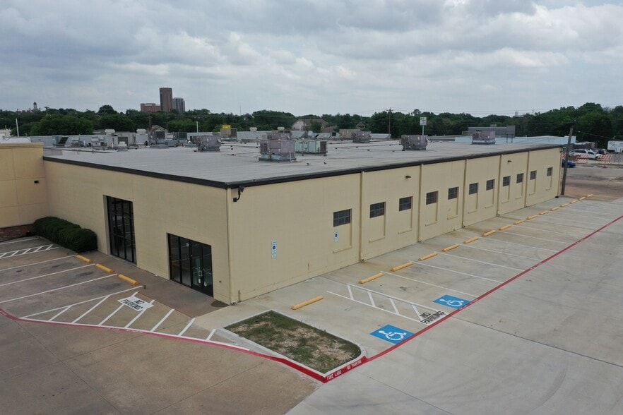 501-511 W University Dr, Denton, TX for lease - Building Photo - Image 1 of 8