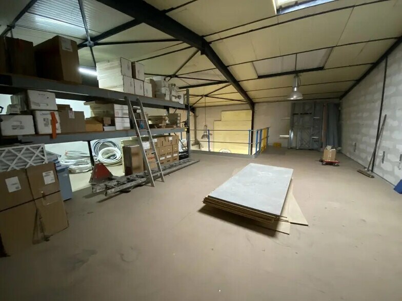 Flex in Eaubonne for lease - Building Photo - Image 2 of 12