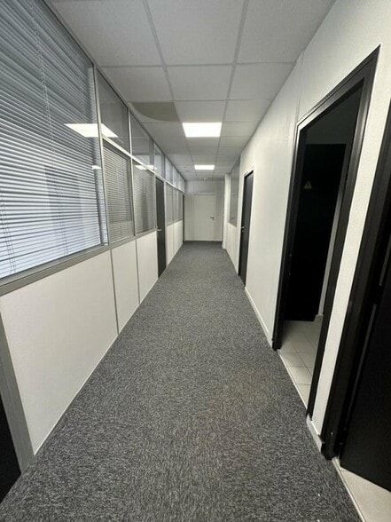 606 Rue Fourny, Buc for lease - Interior Photo - Image 2 of 20