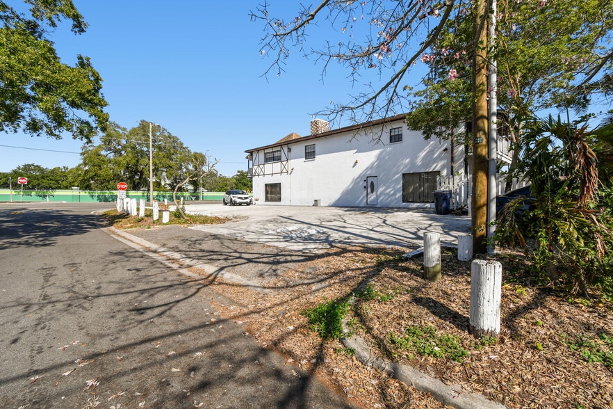 3601 E Busch Blvd, Tampa, FL for sale - Building Photo - Image 3 of 25